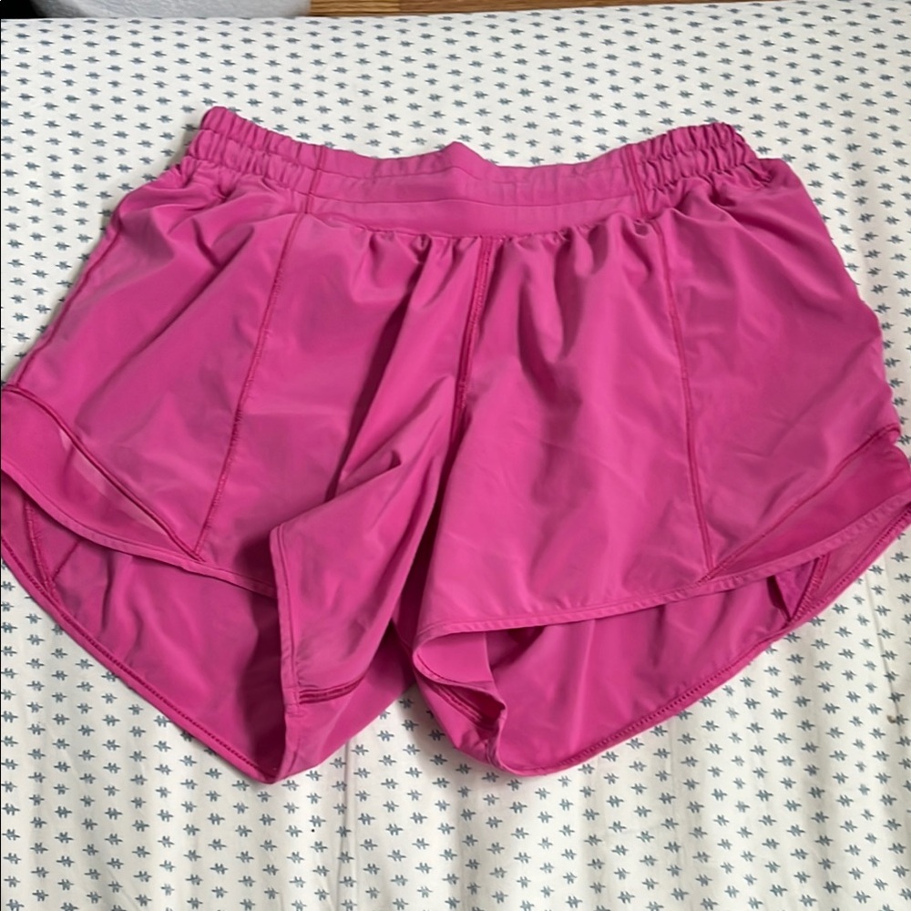 Lululemon pink hotty hot shorts size 6 excellent condition 4” inseam